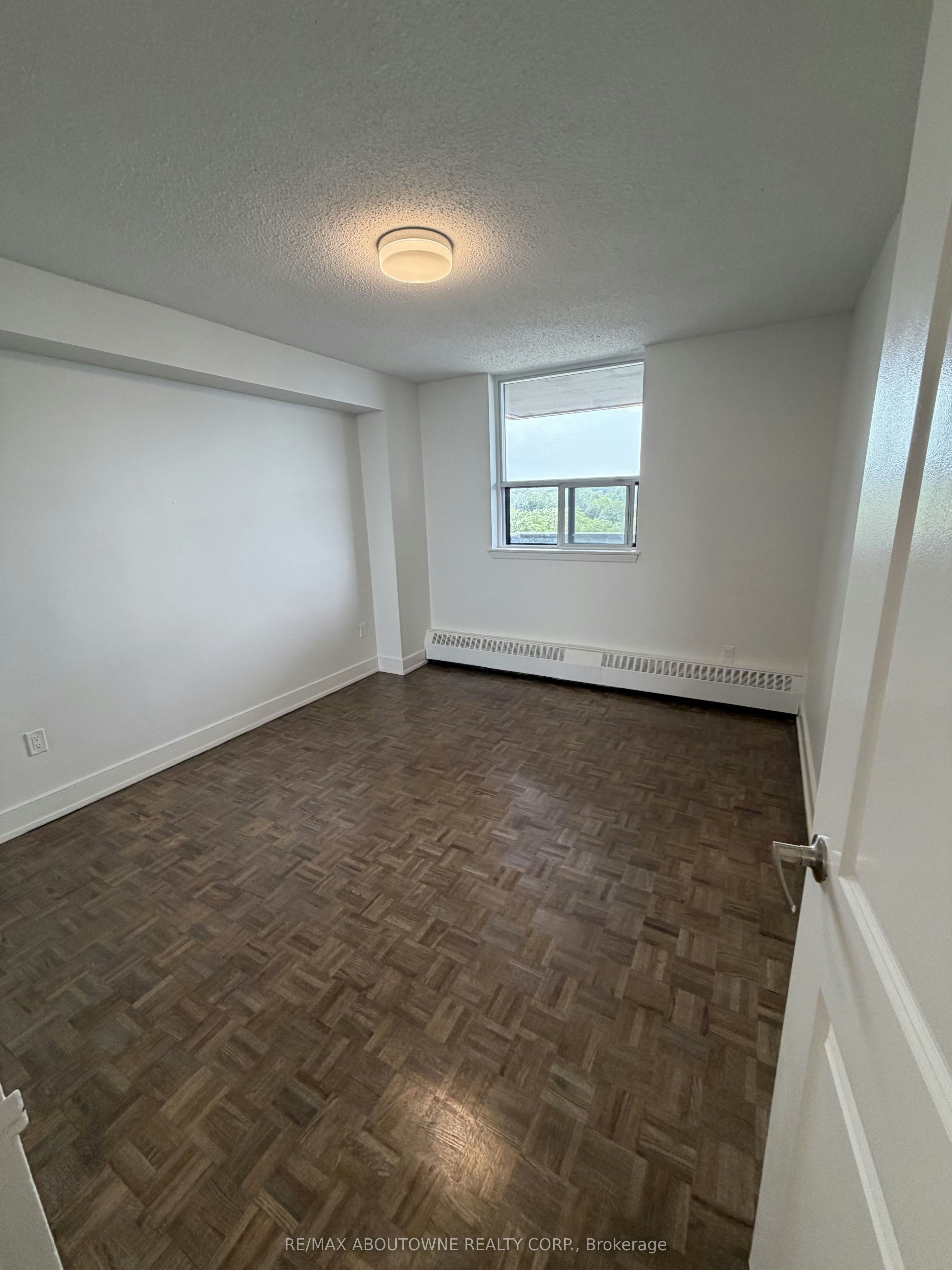 606-147 Wellington Street W, Aurora, ON, L4G 2N9 - 8