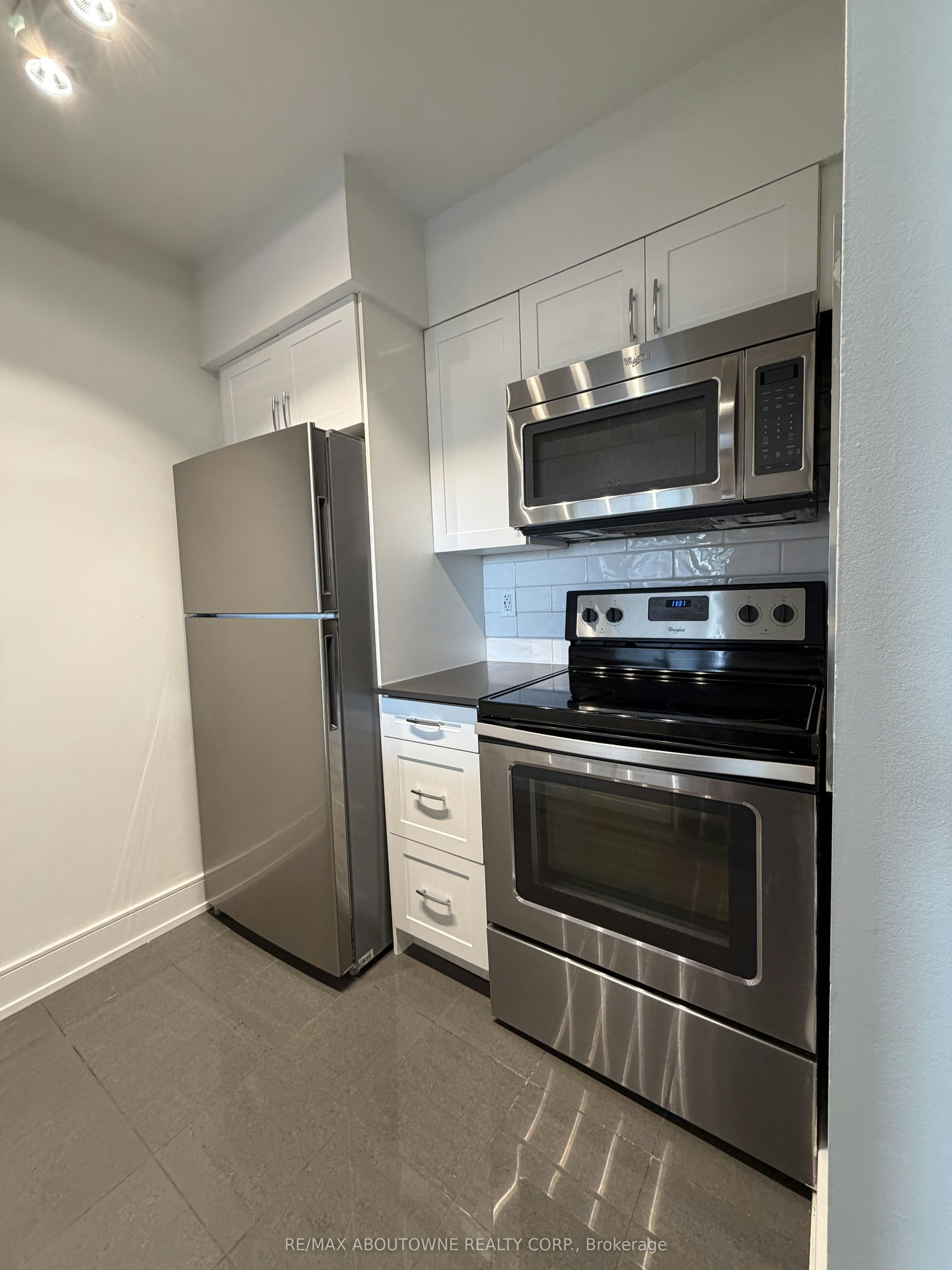 606-147 Wellington Street W, Aurora, ON, L4G 2N9 - 6