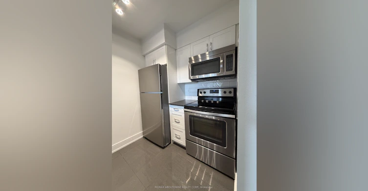 606-147 Wellington Street W, Aurora, ON, L4G 2N9 - 6