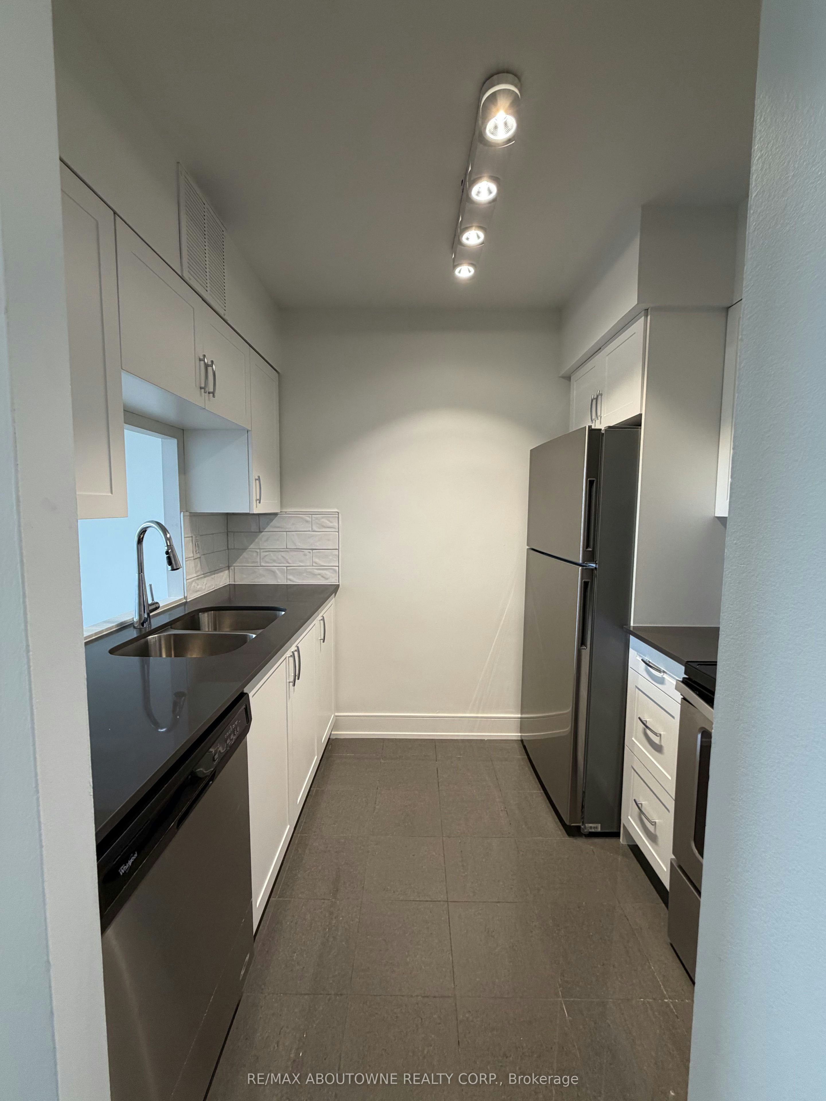 606-147 Wellington Street W, Aurora, ON, L4G 2N9 - 7