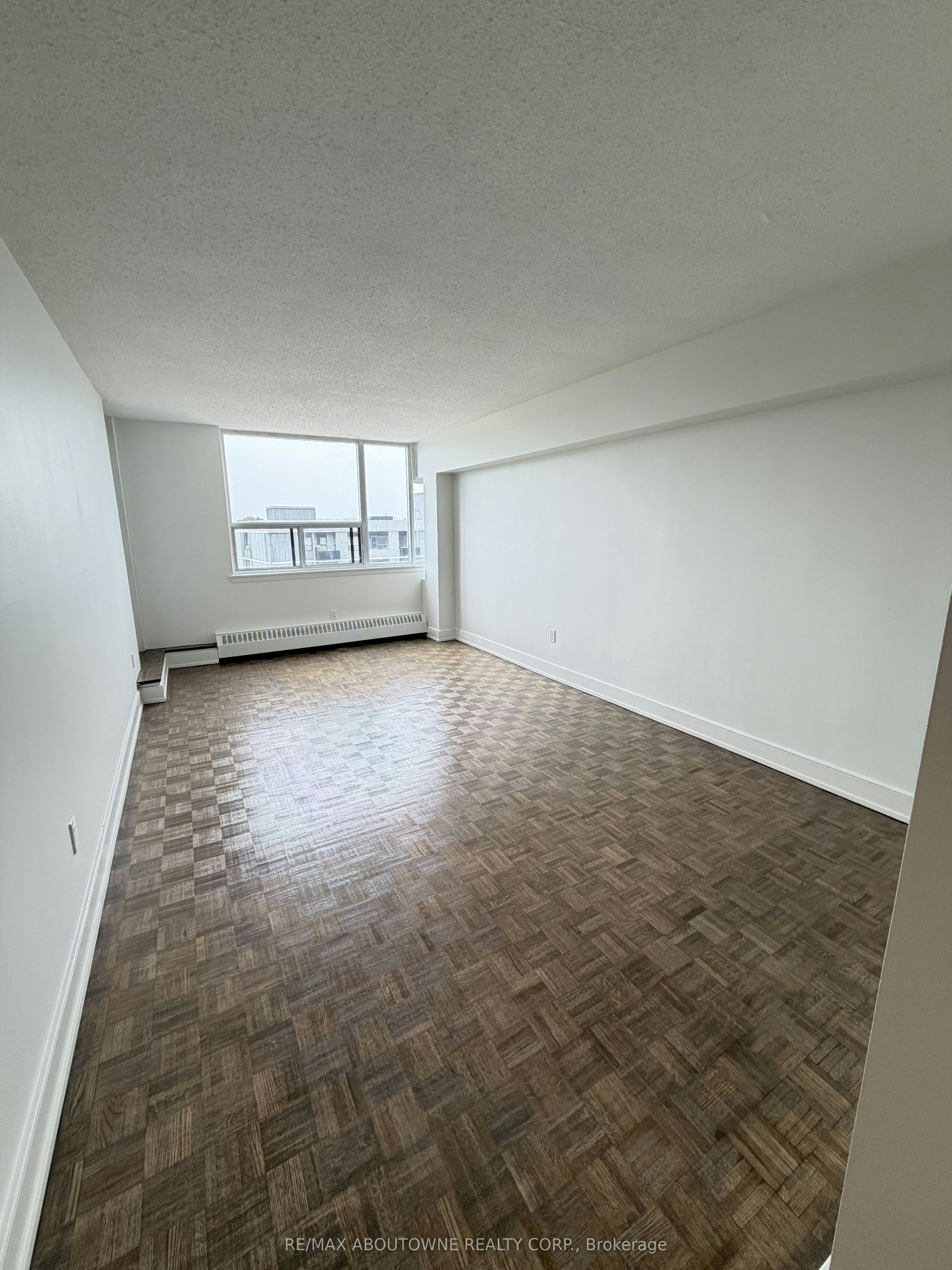 606-147 Wellington Street W, Aurora, ON, L4G 2N9 - 4
