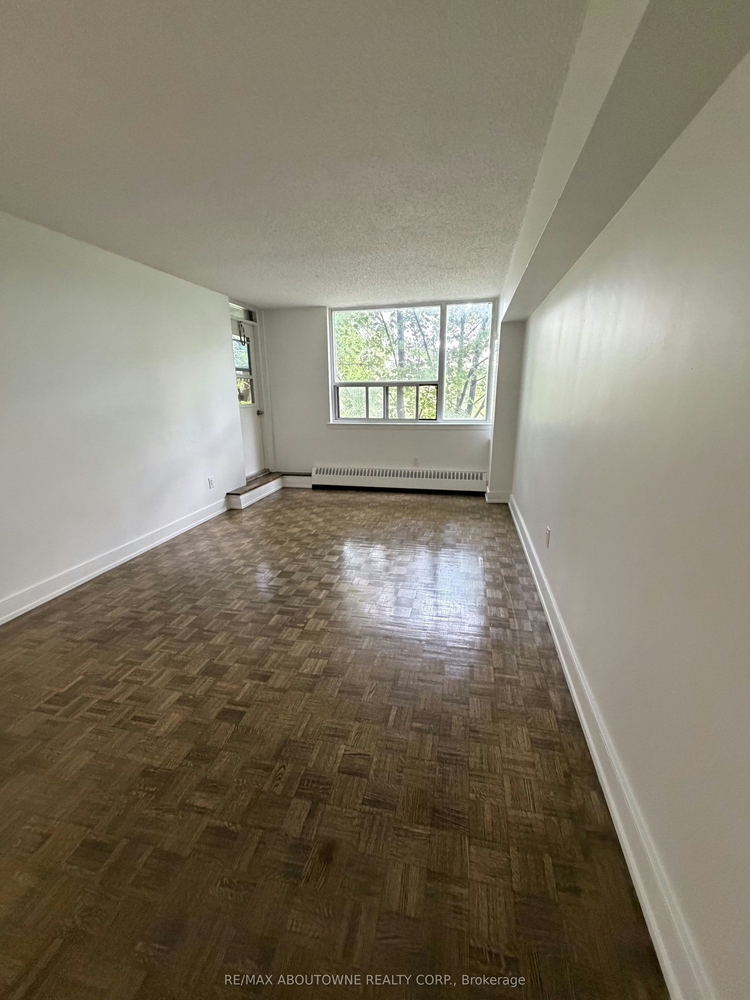 306-145 Wellington Street W, Aurora, ON, L4G 2N9 - 3