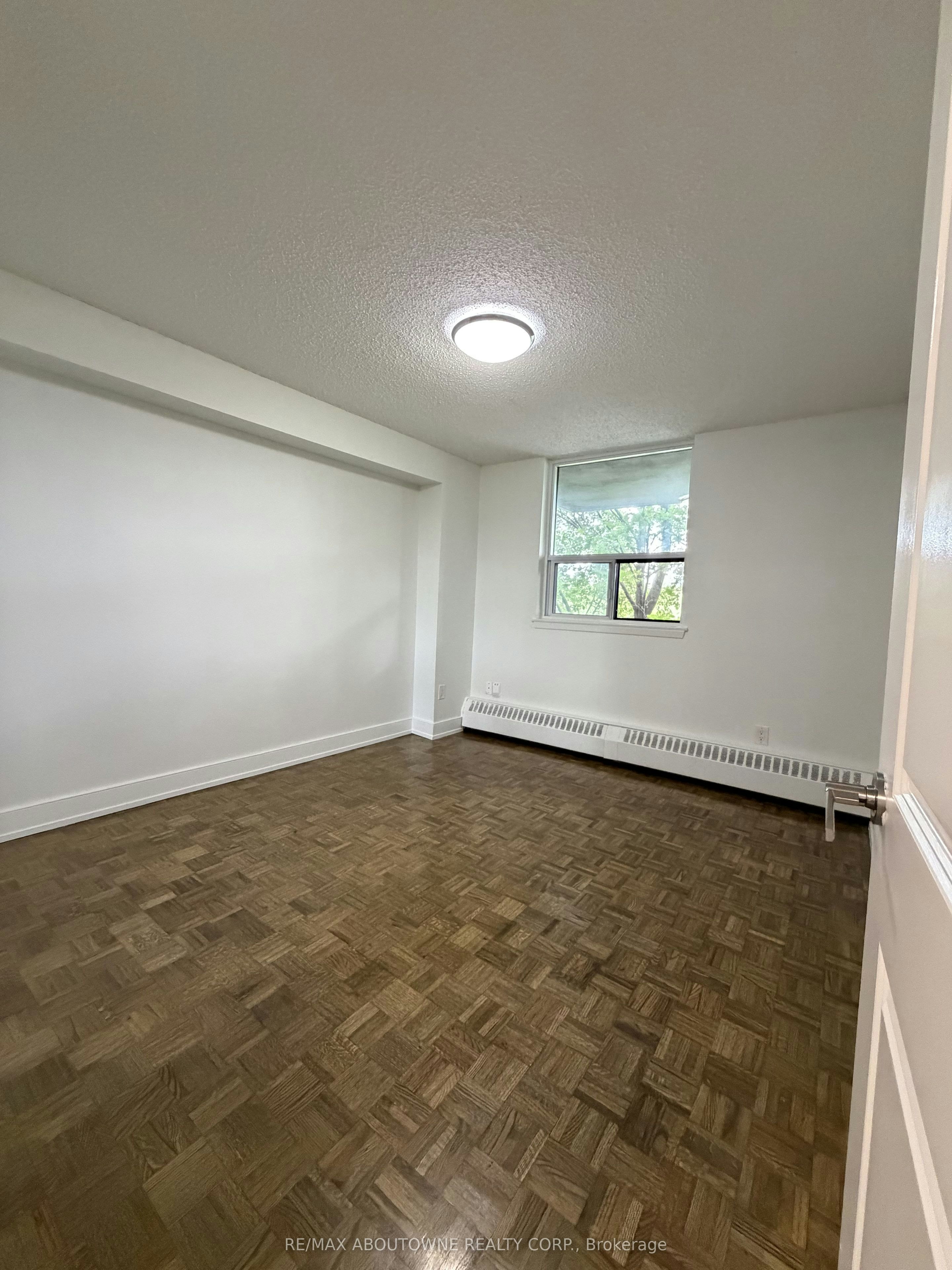 306-145 Wellington Street W, Aurora, ON, L4G 2N9 - 9