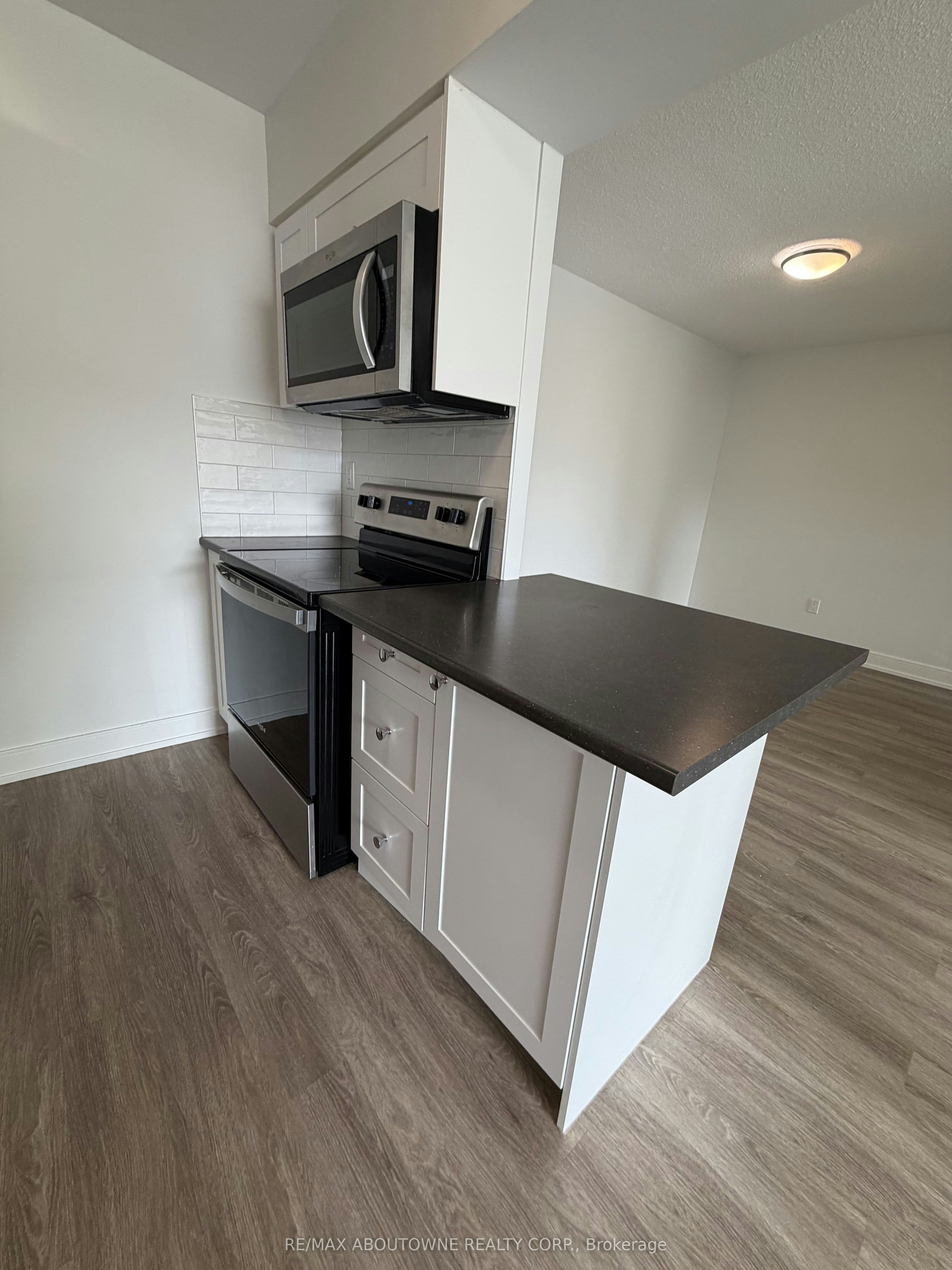 202-147 Wellington Street W, Aurora, ON, L4G 2N9 - 8