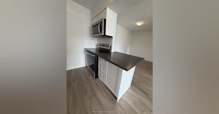 202-147 Wellington Street W, Aurora, ON, L4G 2N9 - 8
