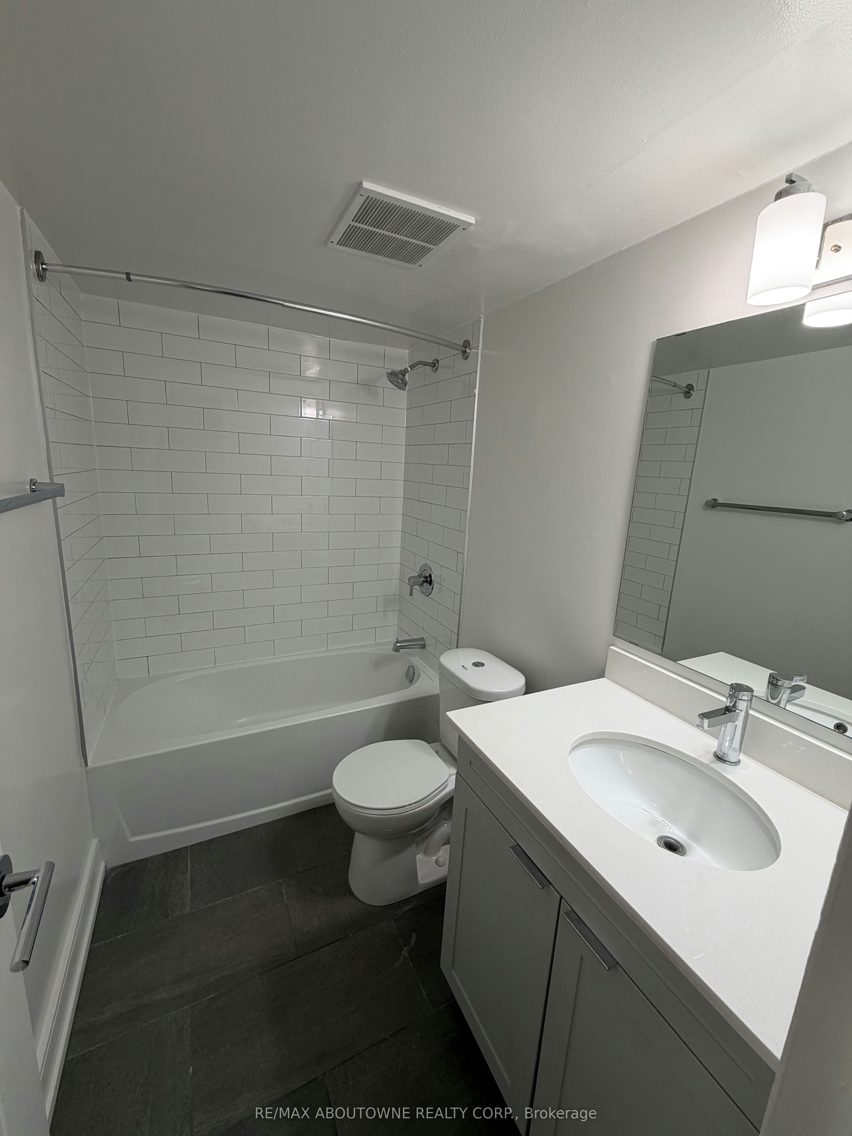 202-147 Wellington Street W, Aurora, ON, L4G 2N9 - 14