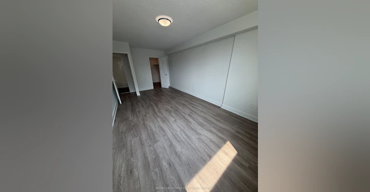 202-147 Wellington Street W, Aurora, ON, L4G 2N9 - 18