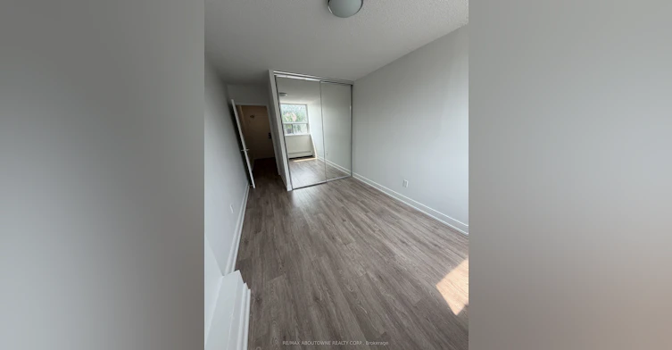 202-147 Wellington Street W, Aurora, ON, L4G 2N9 - 13