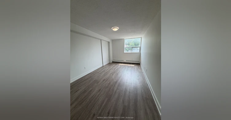 202-147 Wellington Street W, Aurora, ON, L4G 2N9 - 17