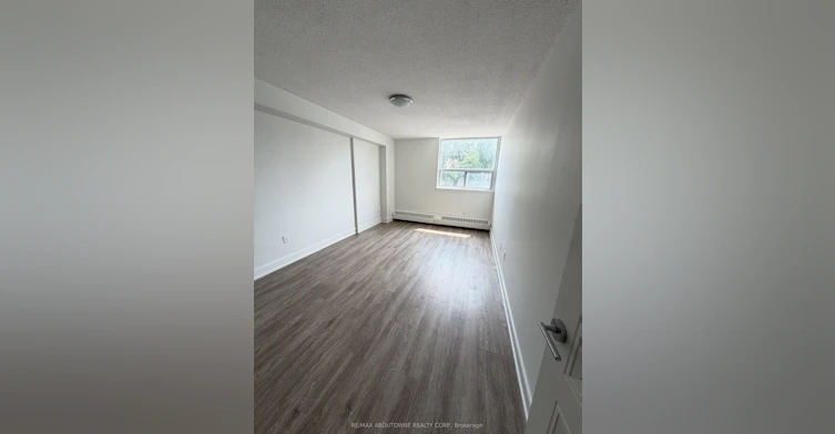 202-147 Wellington Street W, Aurora, ON, L4G 2N9 - 15