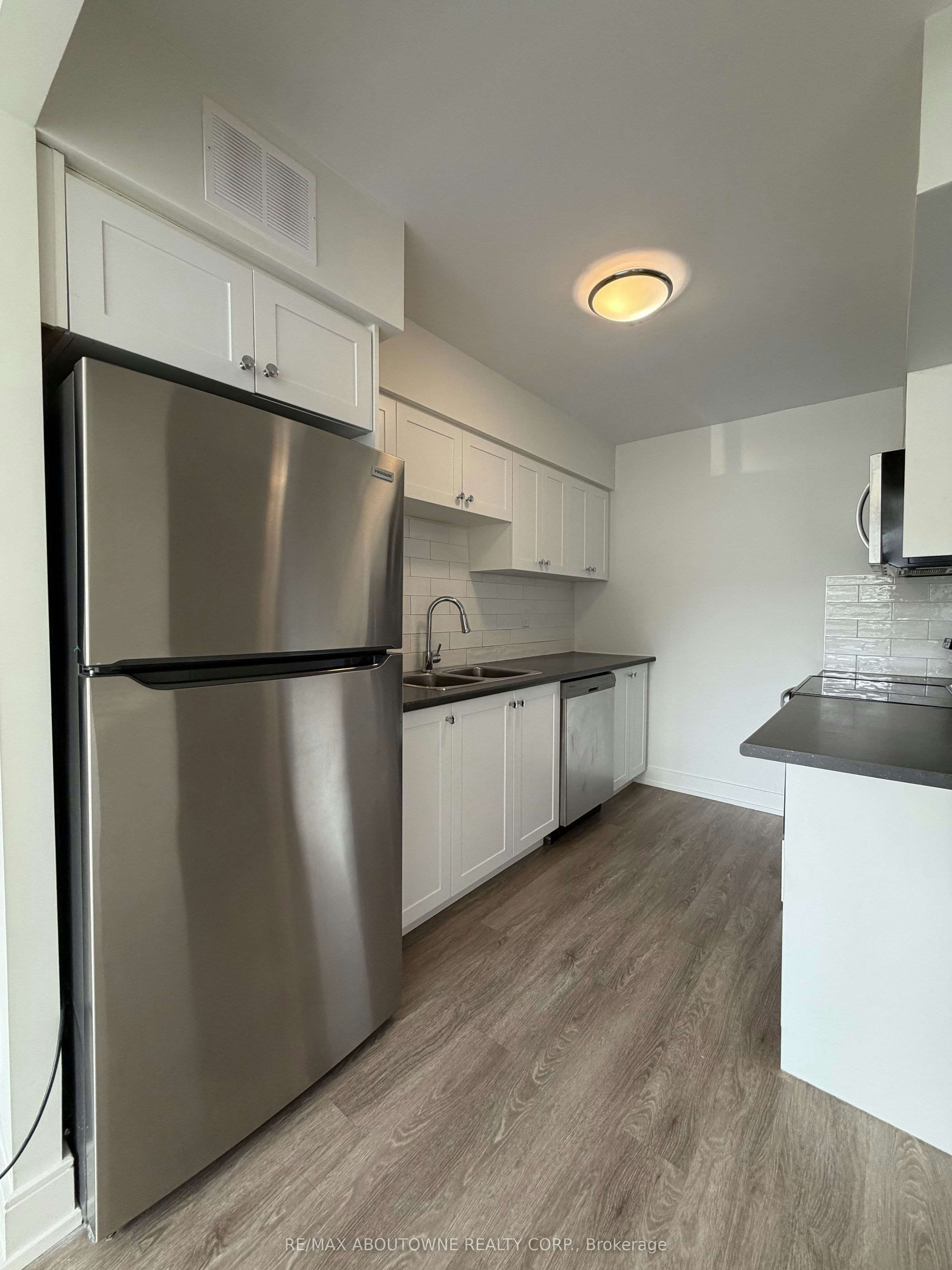 202-147 Wellington Street W, Aurora, ON, L4G 2N9 - 7
