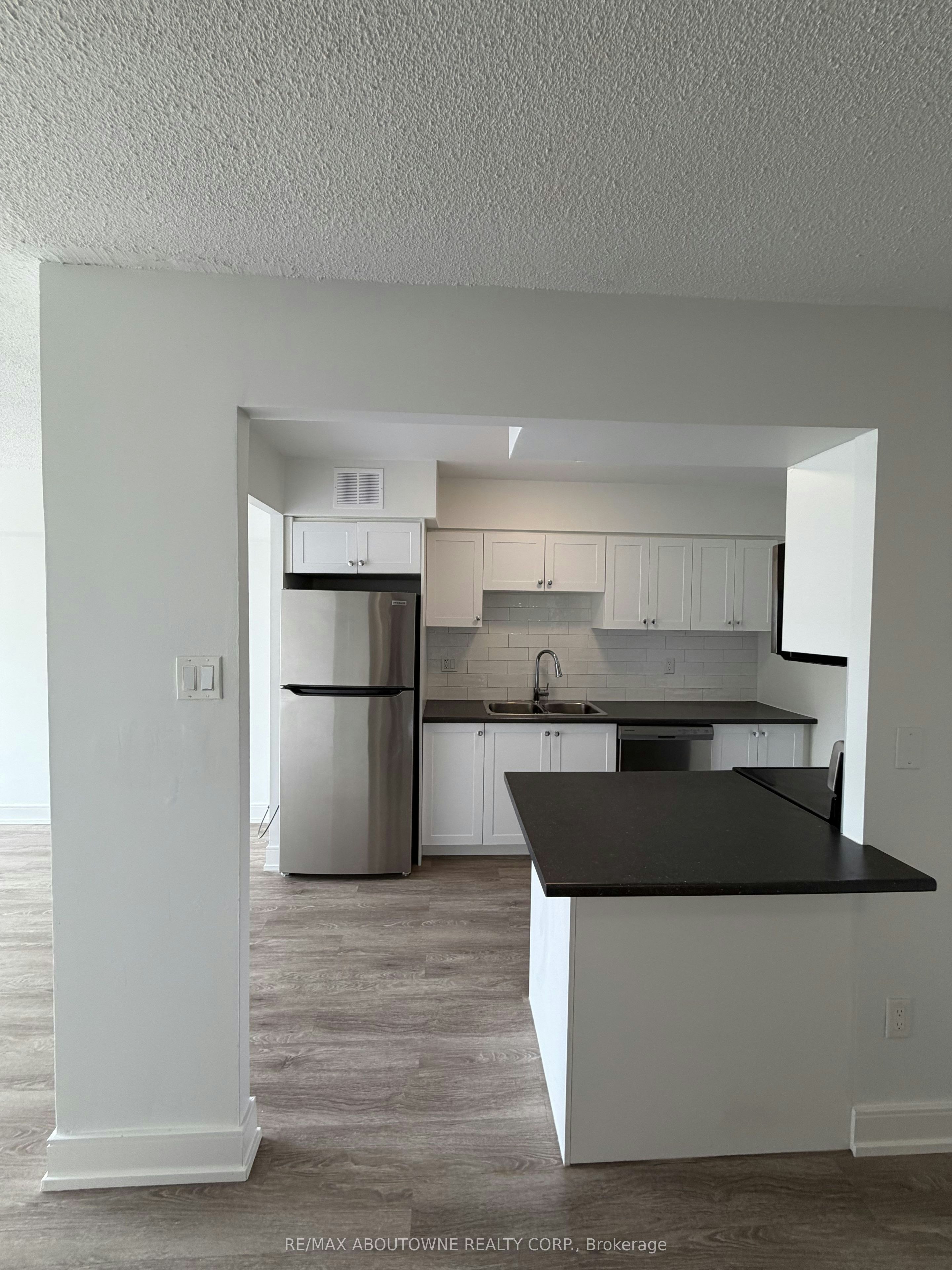 202-147 Wellington Street W, Aurora, ON, L4G 2N9 - 9