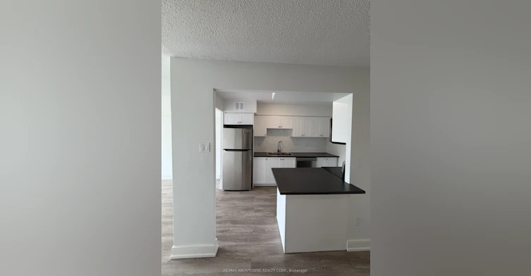 202-147 Wellington Street W, Aurora, ON, L4G 2N9 - 9