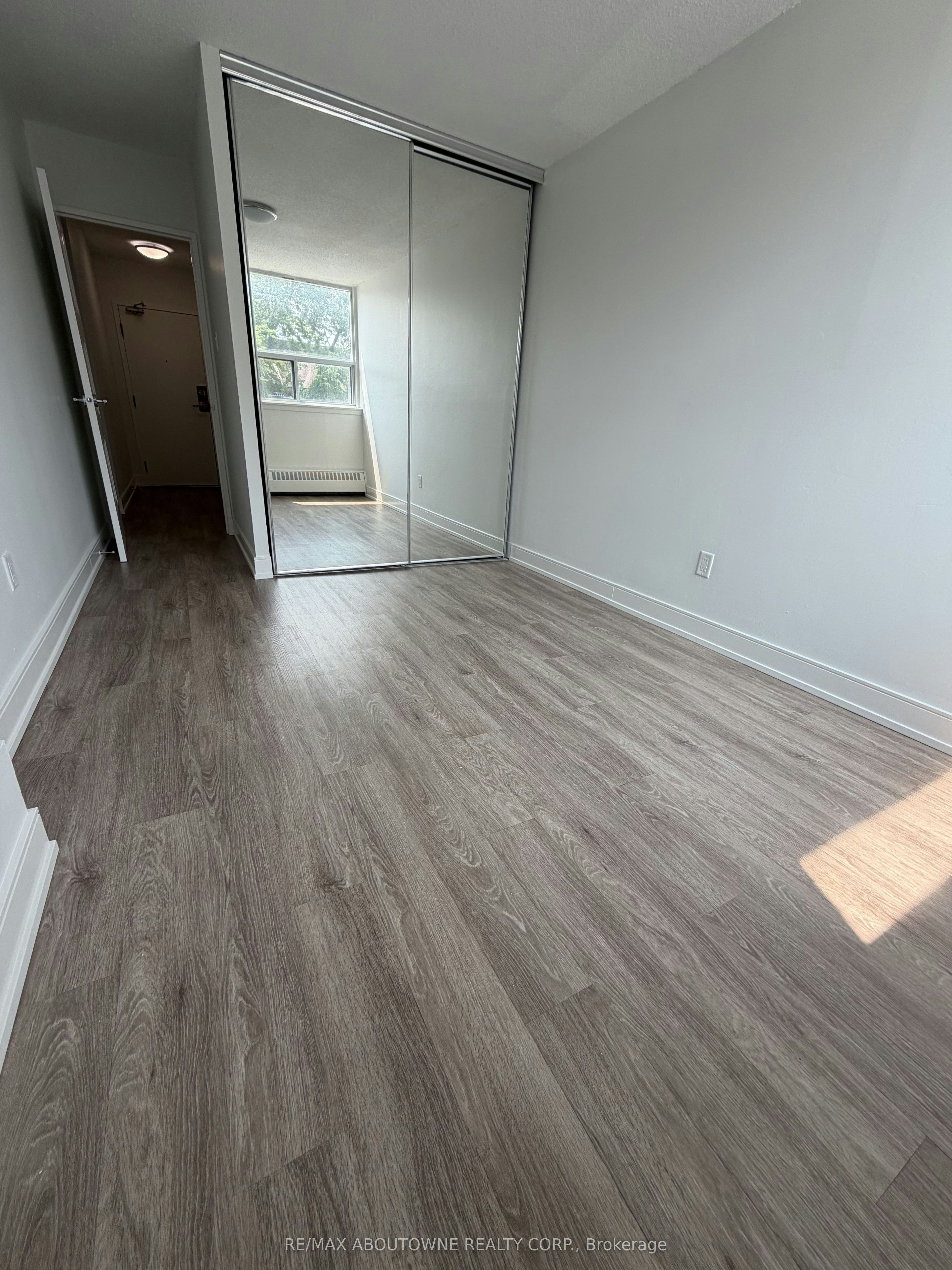 202-147 Wellington Street W, Aurora, ON, L4G 2N9 - 20
