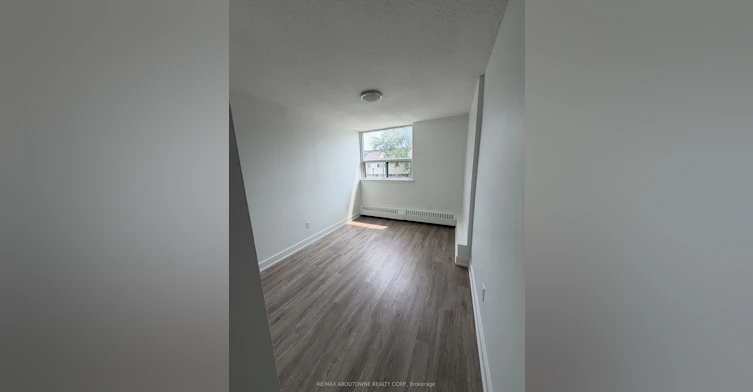 202-147 Wellington Street W, Aurora, ON, L4G 2N9 - 12