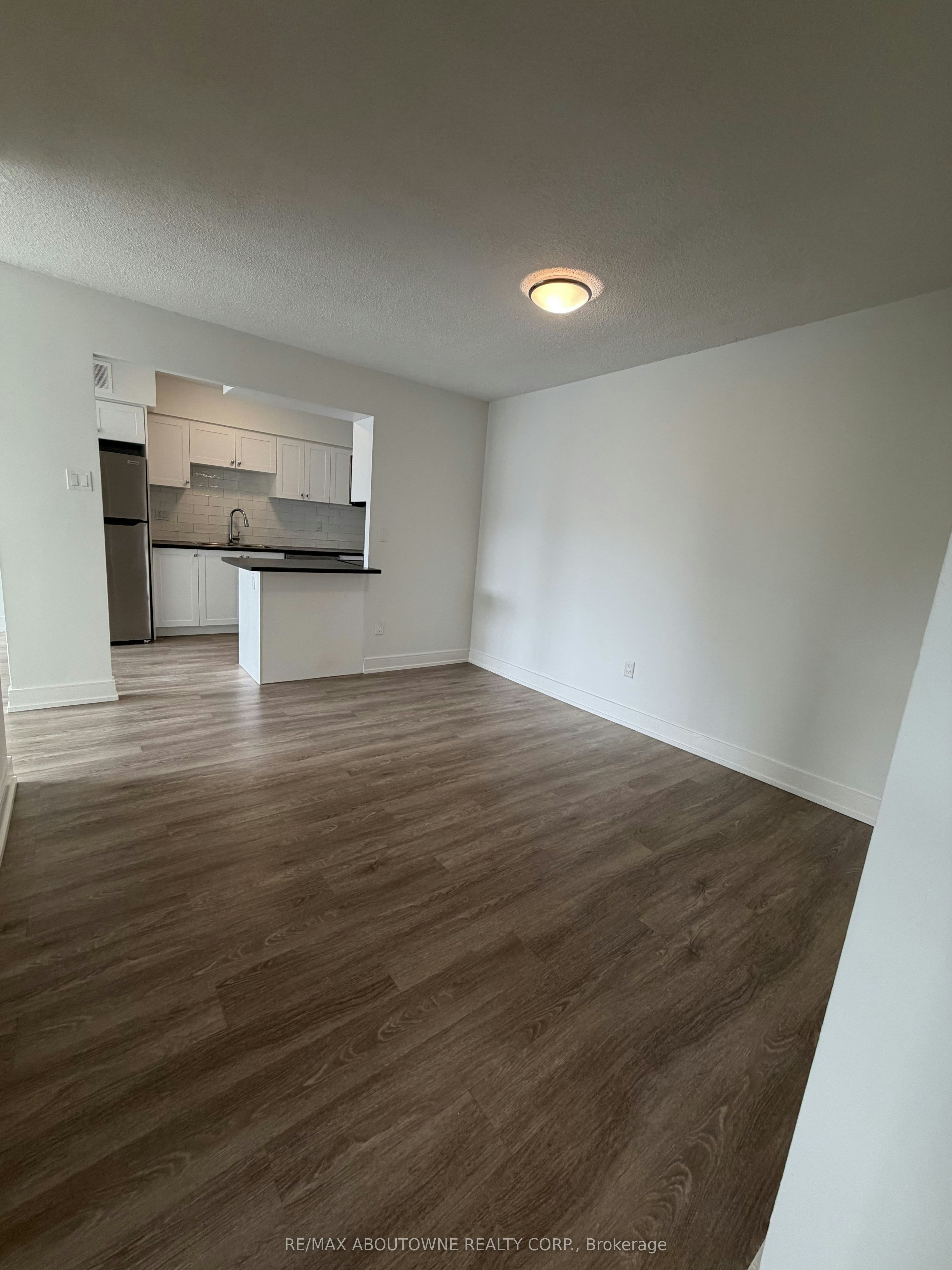 202-147 Wellington Street W, Aurora, ON, L4G 2N9 - 10