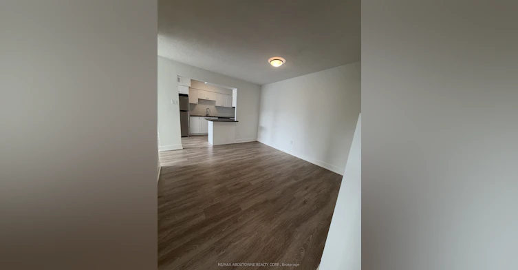 202-147 Wellington Street W, Aurora, ON, L4G 2N9 - 10