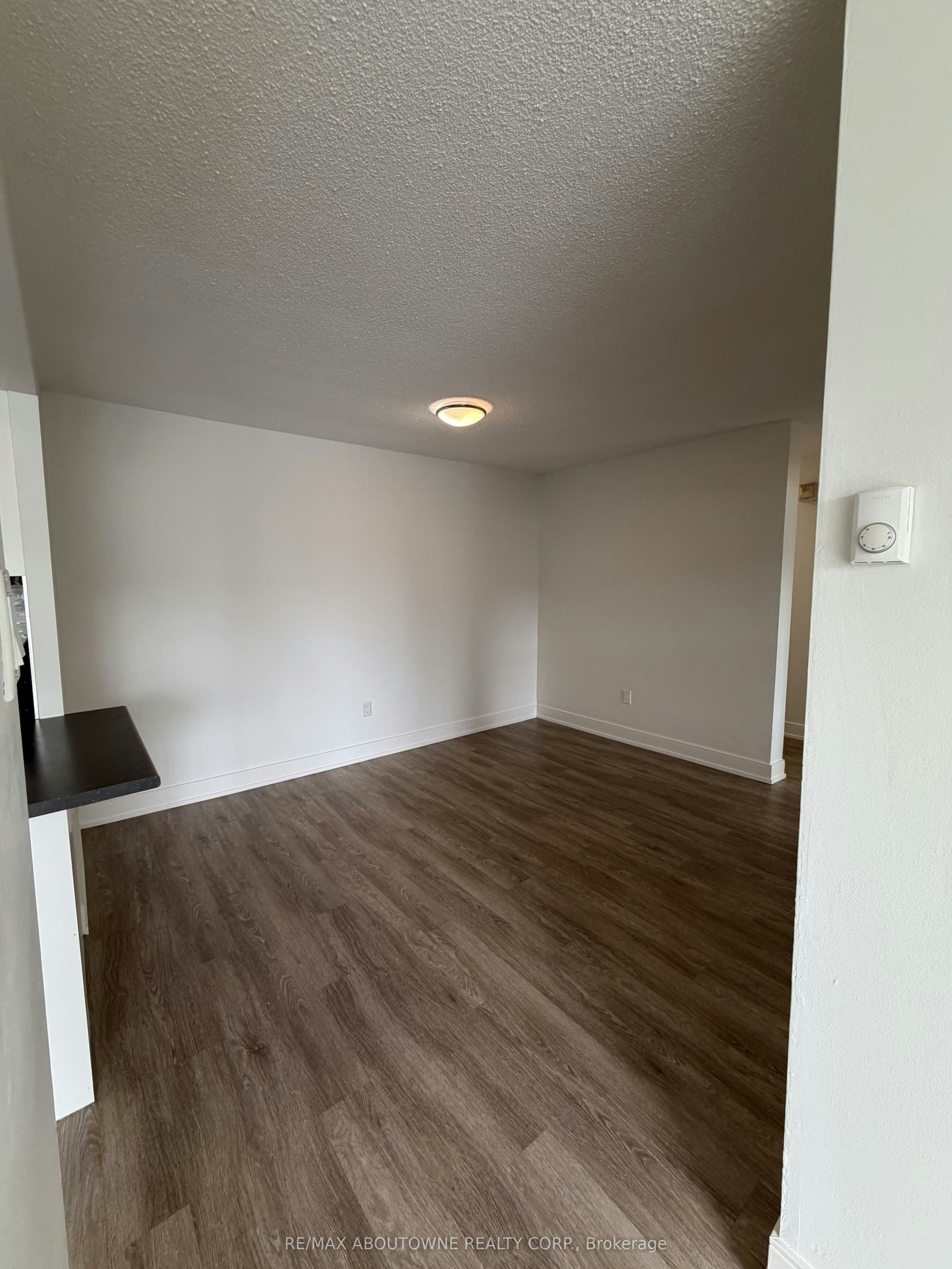 202-147 Wellington Street W, Aurora, ON, L4G 2N9 - 11