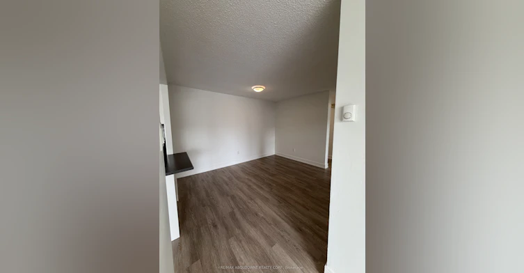 202-147 Wellington Street W, Aurora, ON, L4G 2N9 - 11