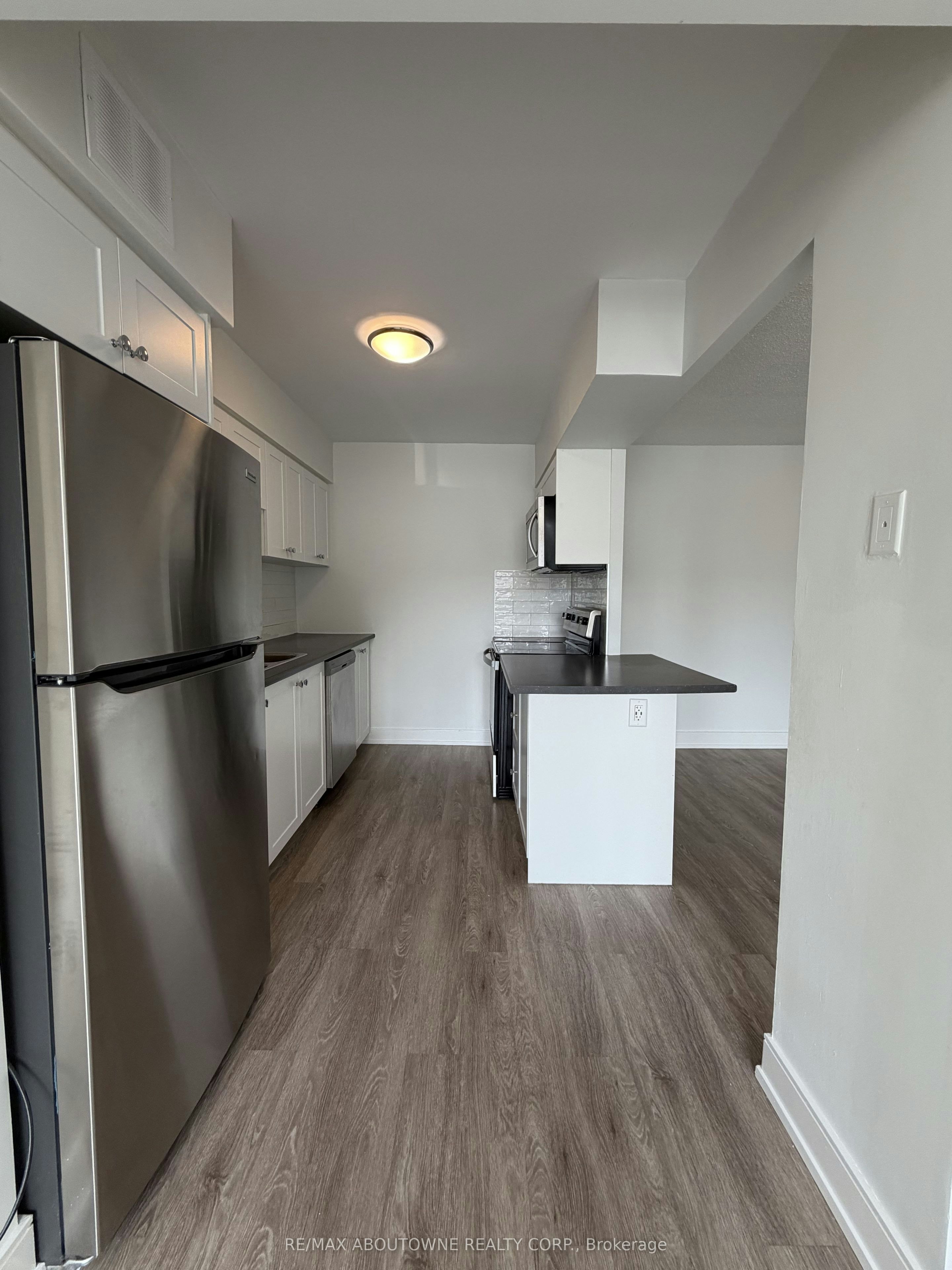 202-147 Wellington Street W, Aurora, ON, L4G 2N9 - 6