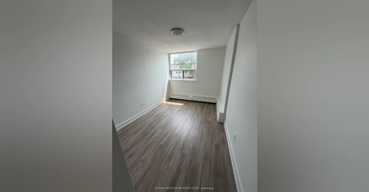202-147 Wellington Street W, Aurora, ON, L4G 2N9 - 19