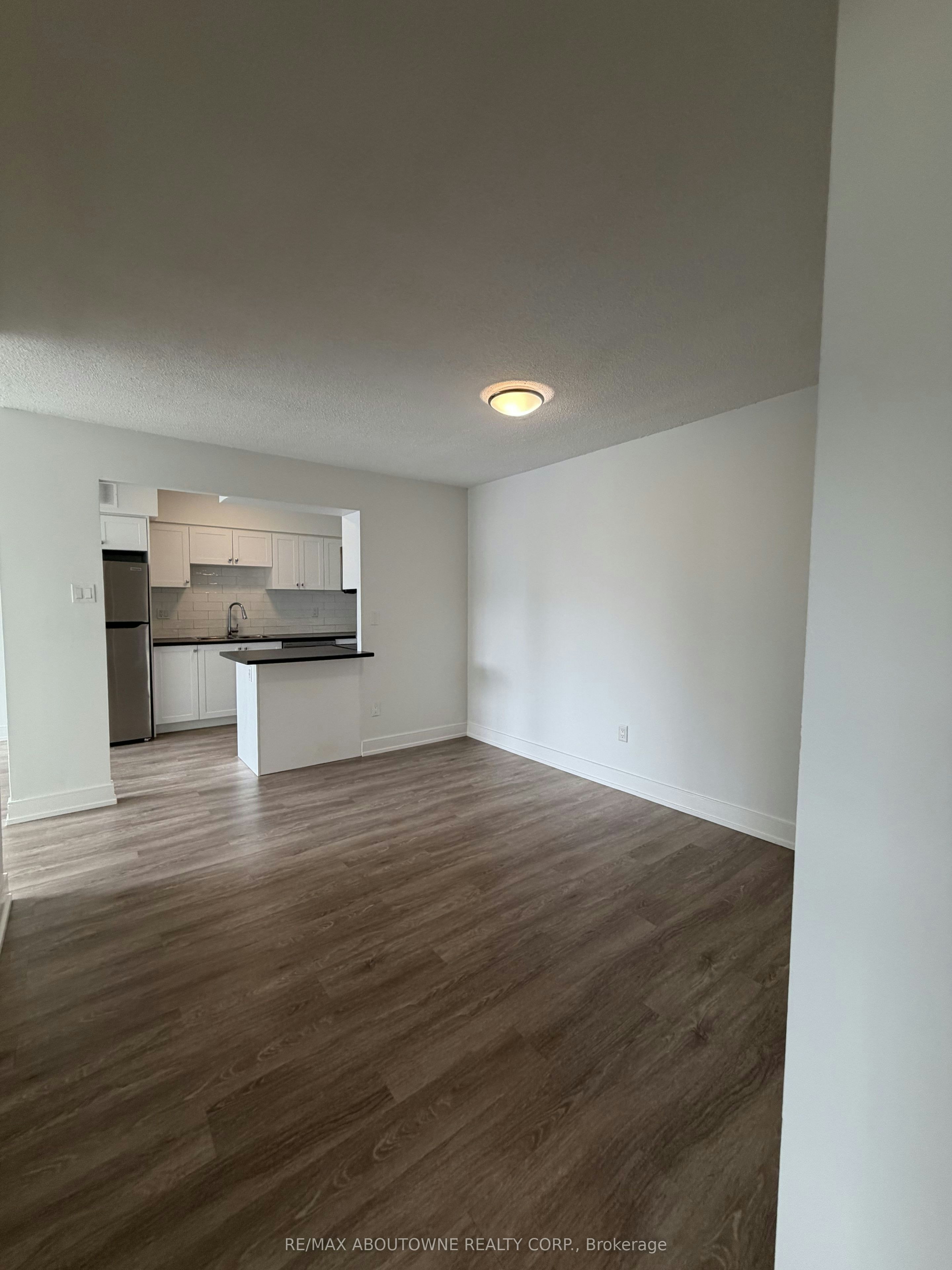 202-147 Wellington Street W, Aurora, ON, L4G 2N9 - 5