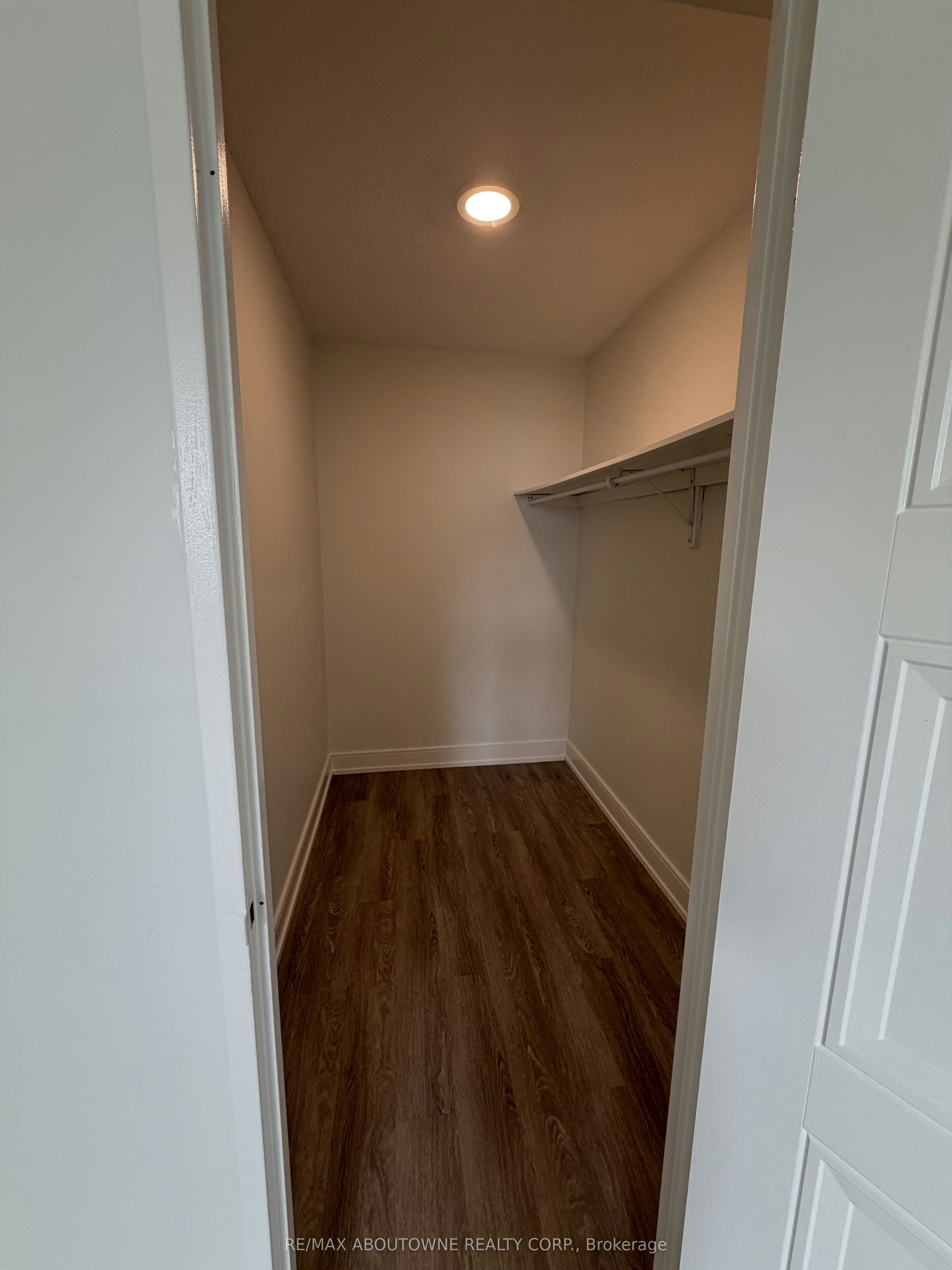 202-147 Wellington Street W, Aurora, ON, L4G 2N9 - 16