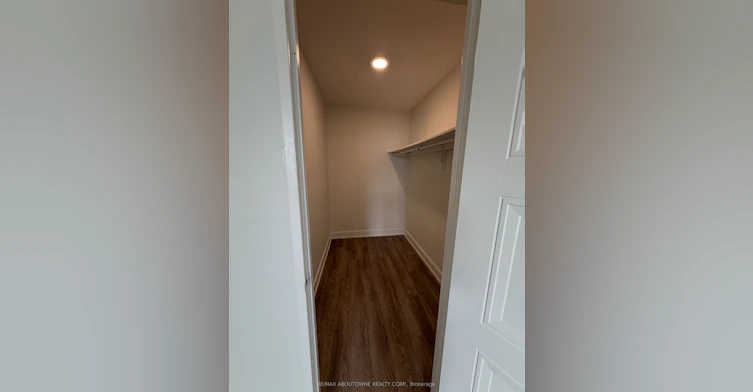 202-147 Wellington Street W, Aurora, ON, L4G 2N9 - 16