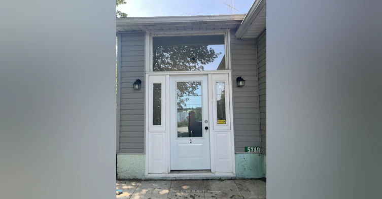 2-5749 Lakeshore Road, Whitchurch-Stouffville, ON, L4A 7X3