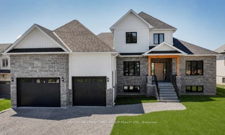 147 Lake Drive E