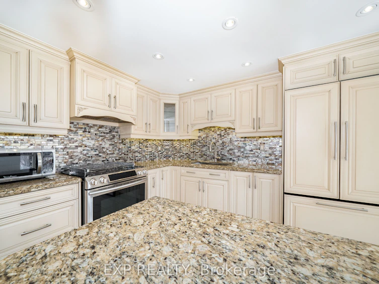 404-30 Harding Boulevard W, Richmond Hill, ON, L4C 9M3 - 18