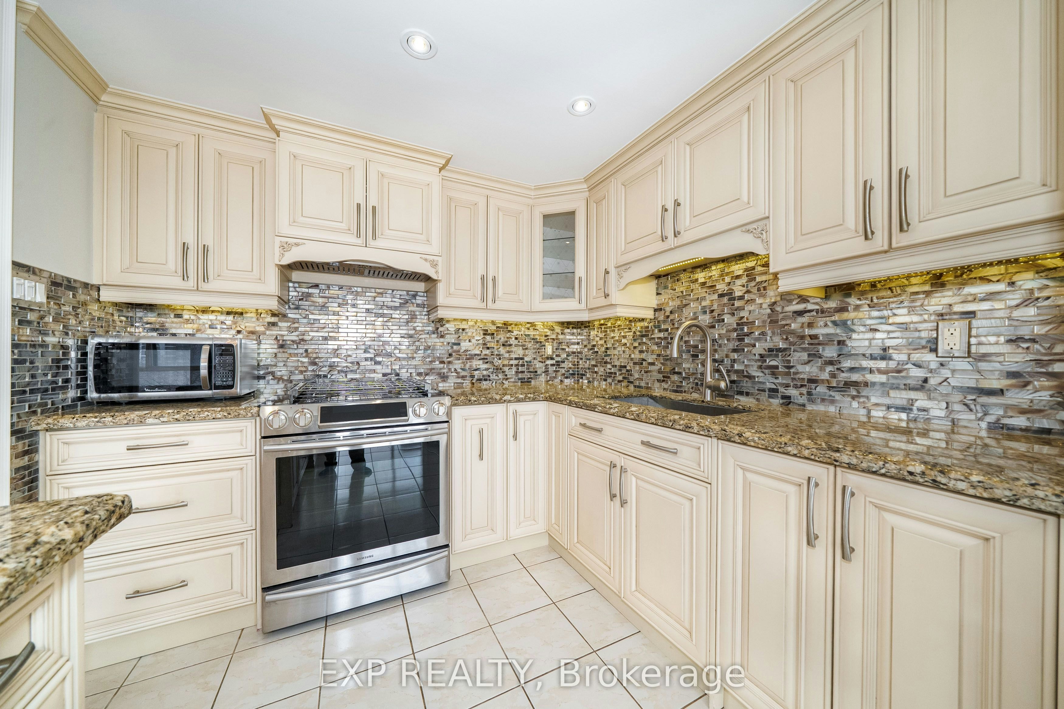 404-30 Harding Boulevard W, Richmond Hill, ON, L4C 9M3 - 15