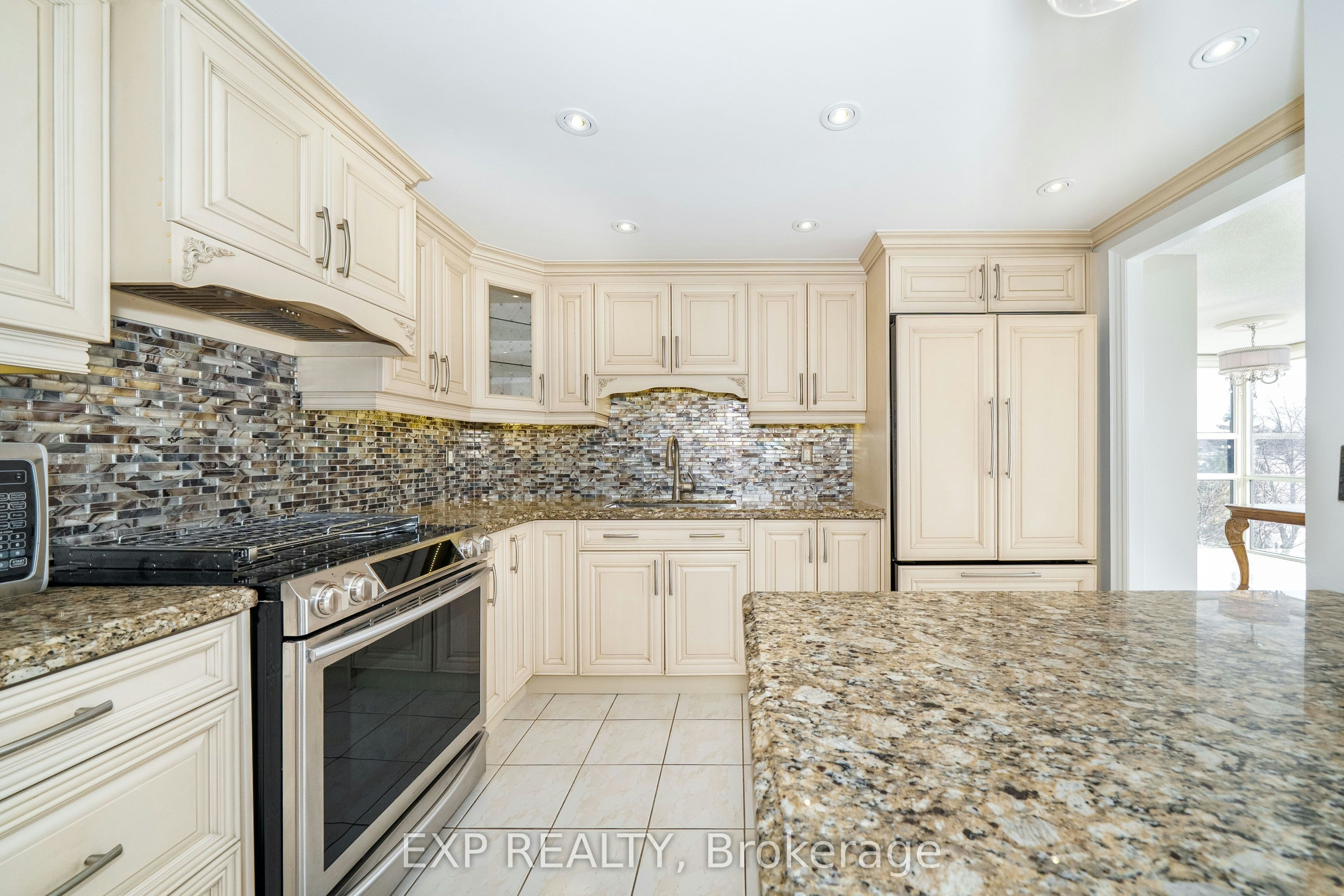 404-30 Harding Boulevard W, Richmond Hill, ON, L4C 9M3 - 16