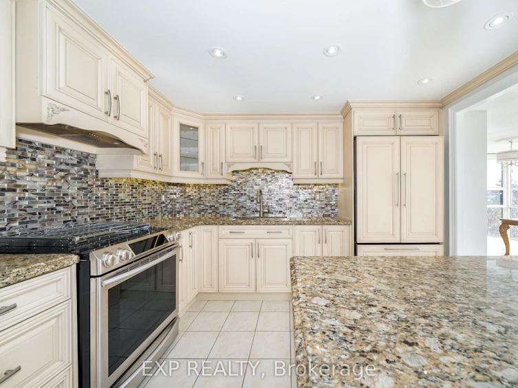 404-30 Harding Boulevard W, Richmond Hill, ON, L4C 9M3 - 16