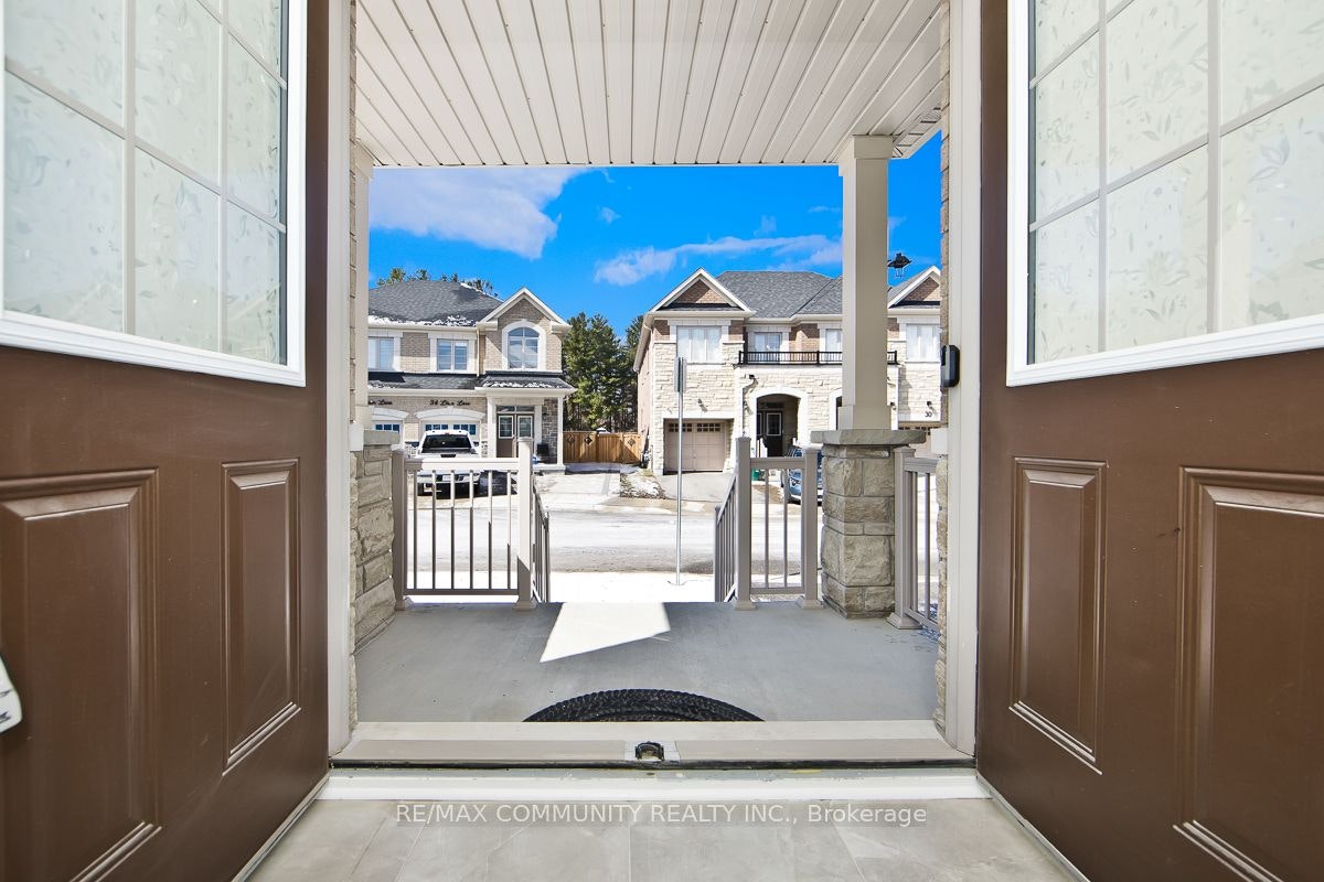 33 Liam Lane, Markham, ON, L3S 3J5 - 2