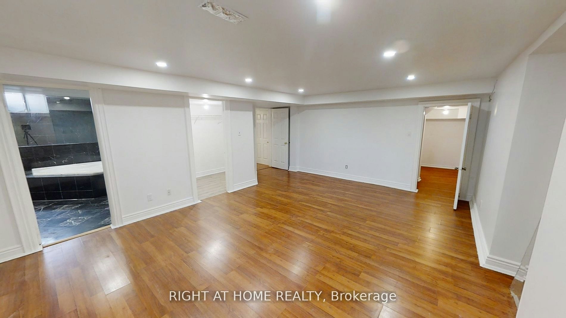 31 Northgate Crescent E, Richmond Hill, ON, L4B 2K8 - 2