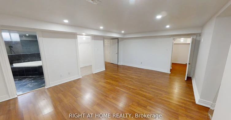 31 Northgate Crescent E, Richmond Hill, ON, L4B 2K8 - 2