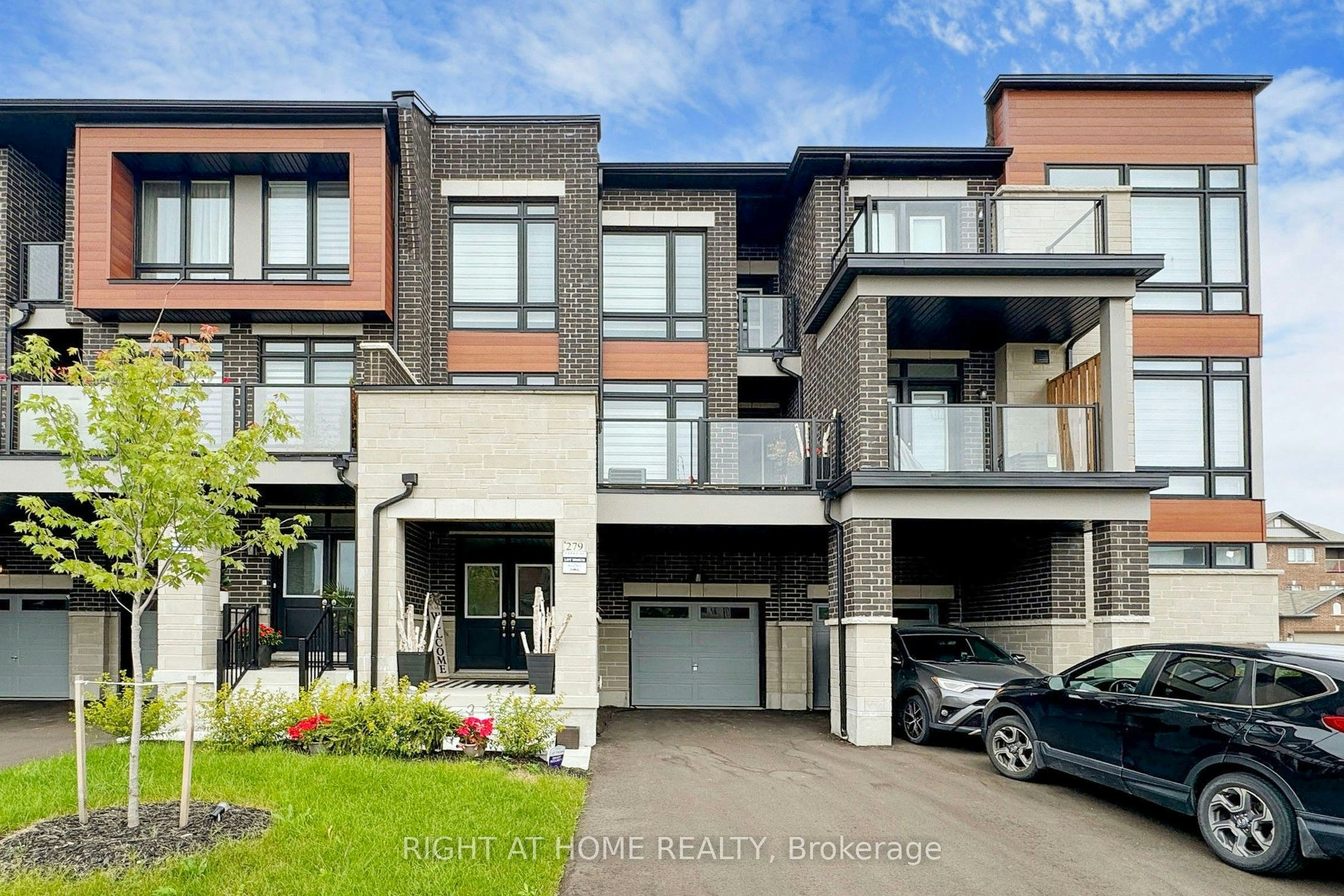 279 Moody Drive, Vaughan, ON, L4H 3N5