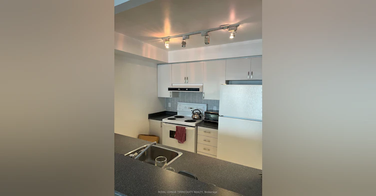 901-399 South Park Road, Markham, ON, L3T 7W6 - 2