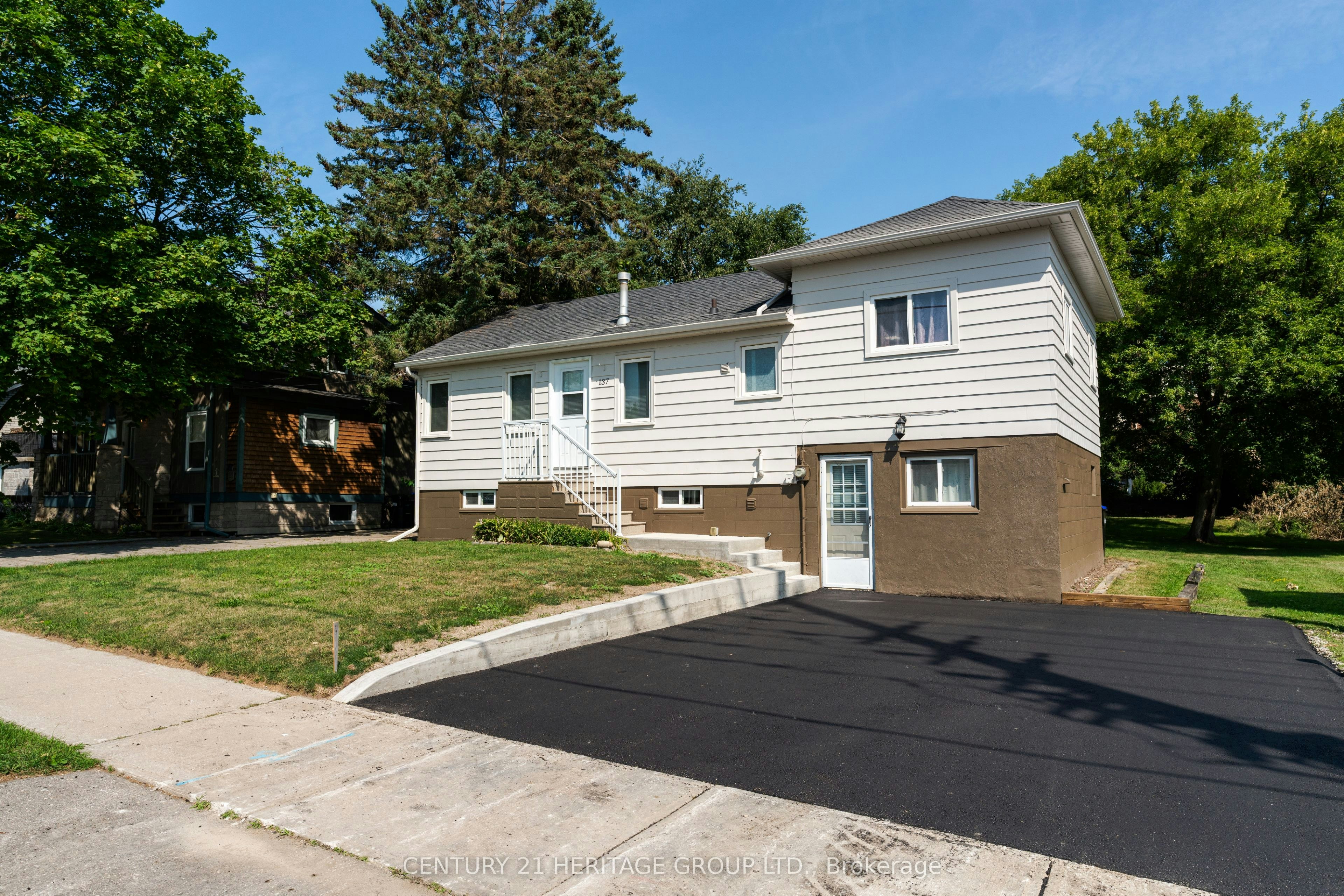 137 John Street E, Bradford West Gwillimbury, ON, L3Z 1G3