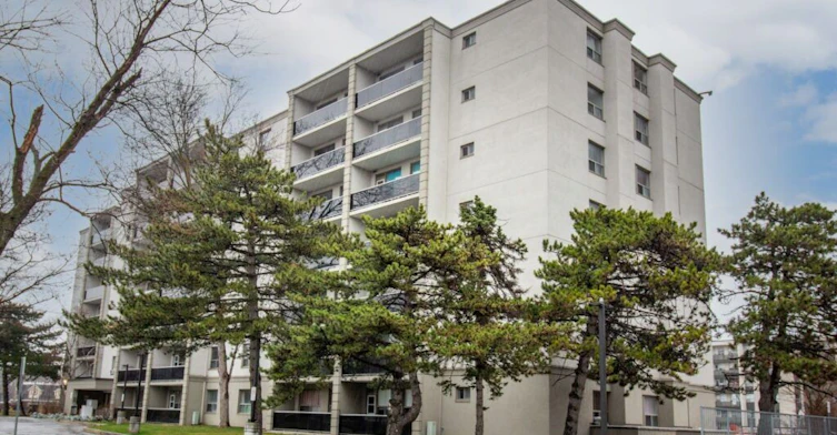 215-7471 Yonge Street, Vaughan, ON, L3T 2B9
