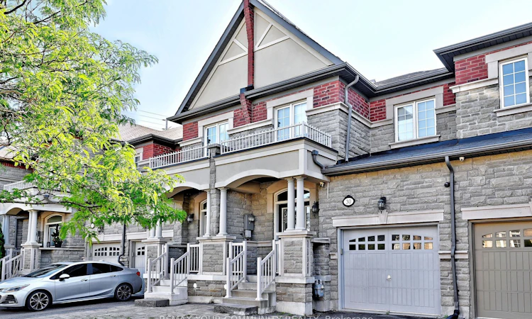 30 Spruce Pine Crescent