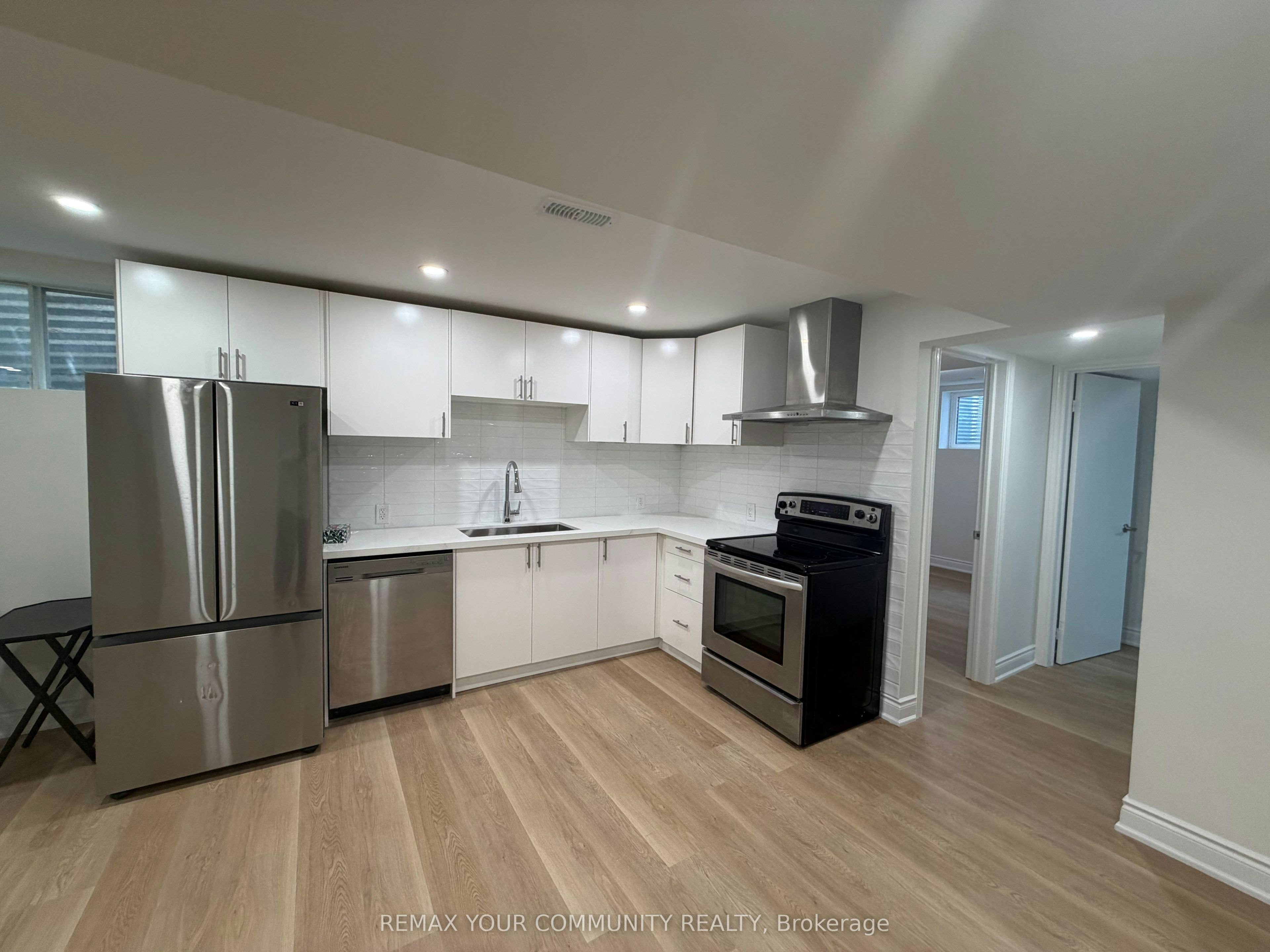 414 Wycliffe Avenue, Vaughan, ON, L4L 3P4 - 6