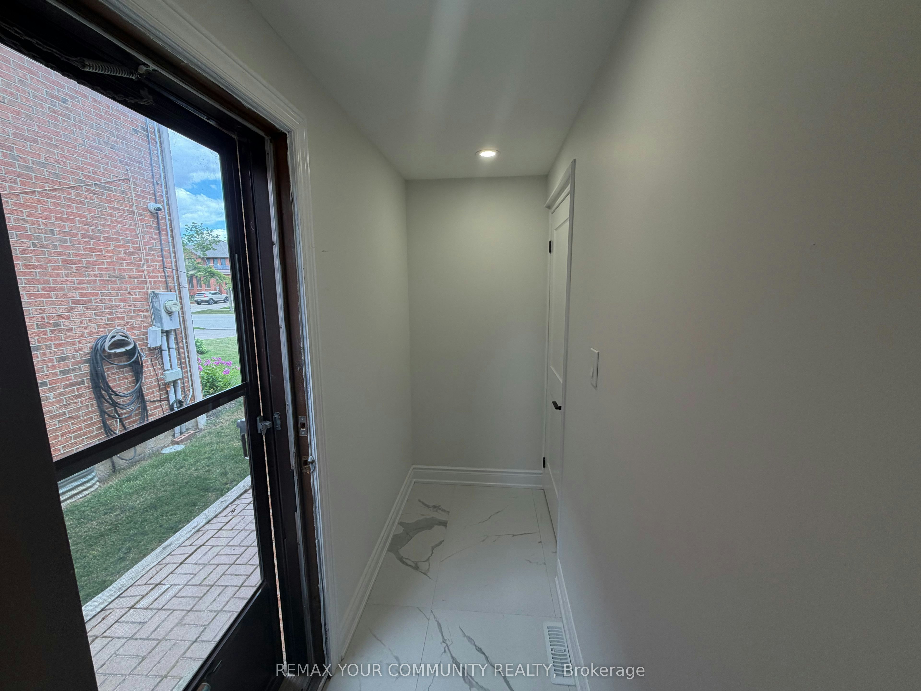 414 Wycliffe Avenue, Vaughan, ON, L4L 3P4 - 4