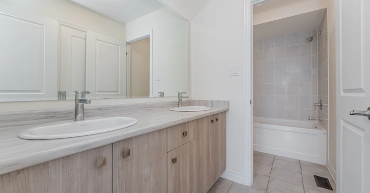 9 Kentledge Avenue, East Gwillimbury, ON, L9N 0V9 - 33