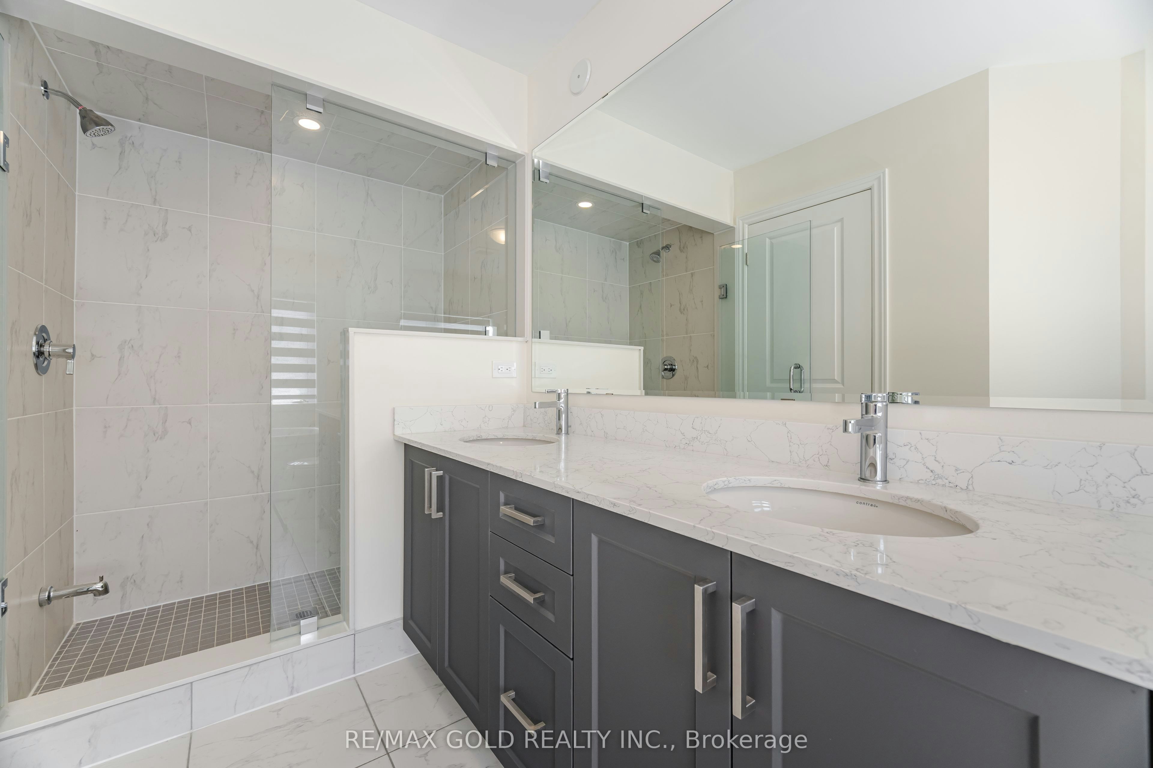 9 Kentledge Avenue, East Gwillimbury, ON, L9N 0V9 - 27