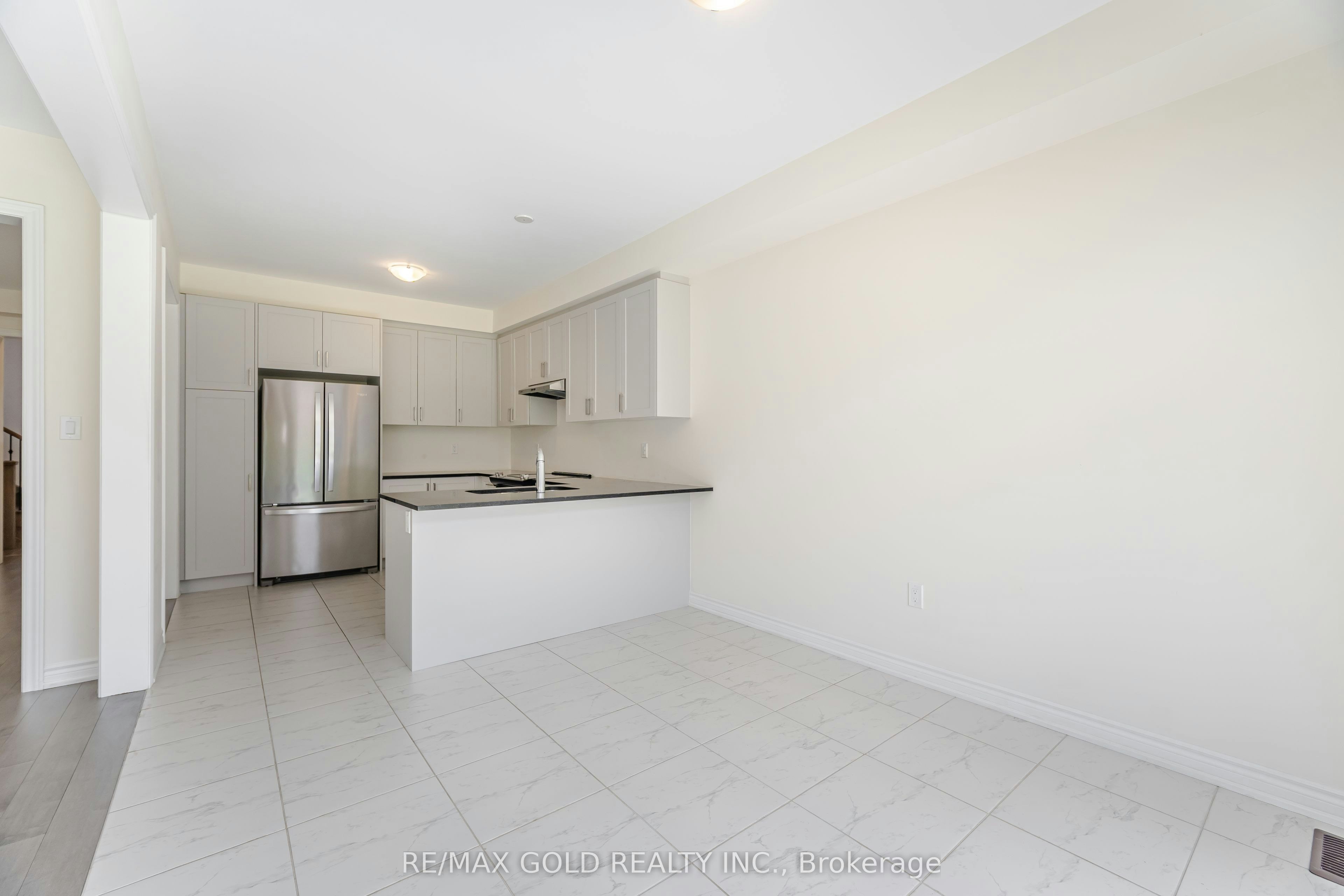 9 Kentledge Avenue, East Gwillimbury, ON, L9N 0V9 - 16