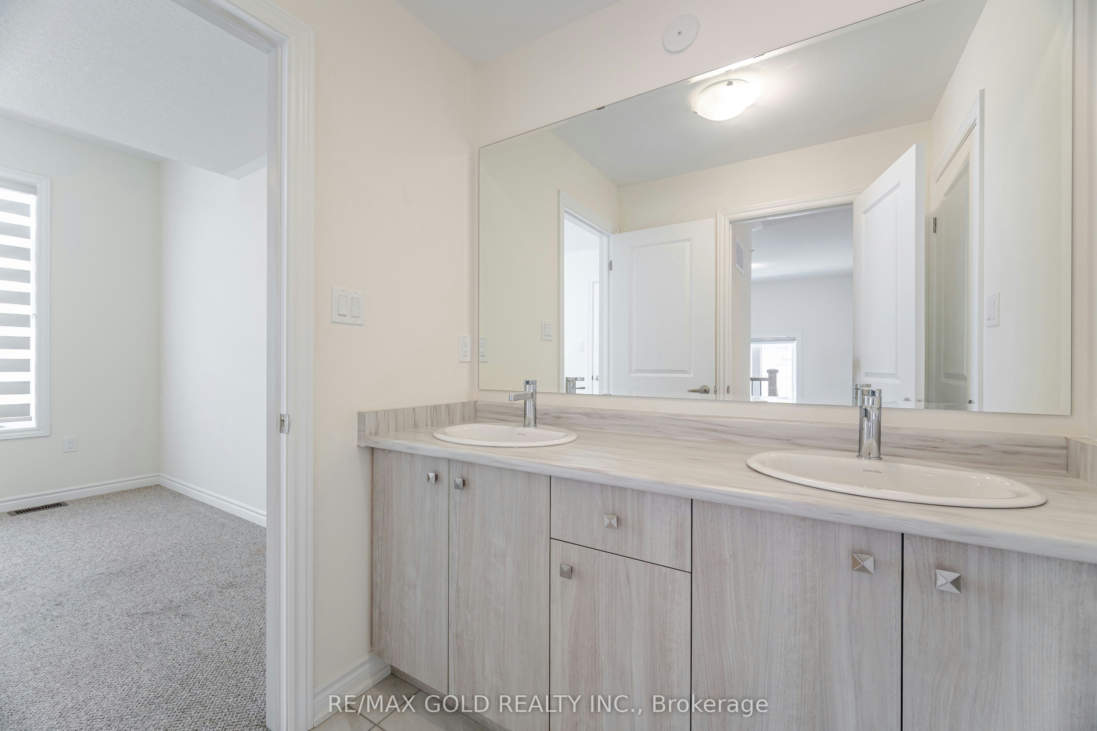 9 Kentledge Avenue, East Gwillimbury, ON, L9N 0V9 - 35