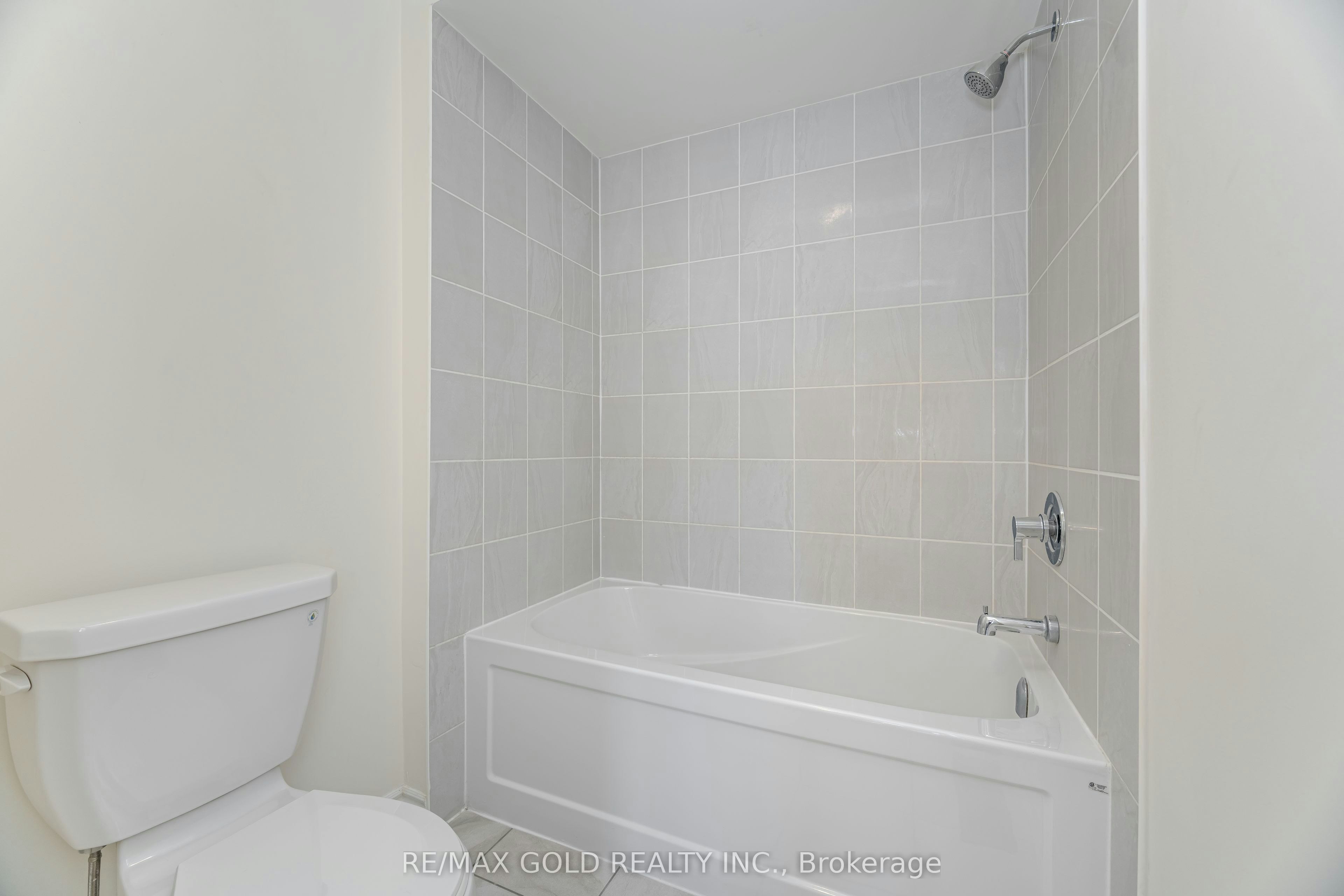 9 Kentledge Avenue, East Gwillimbury, ON, L9N 0V9 - 34