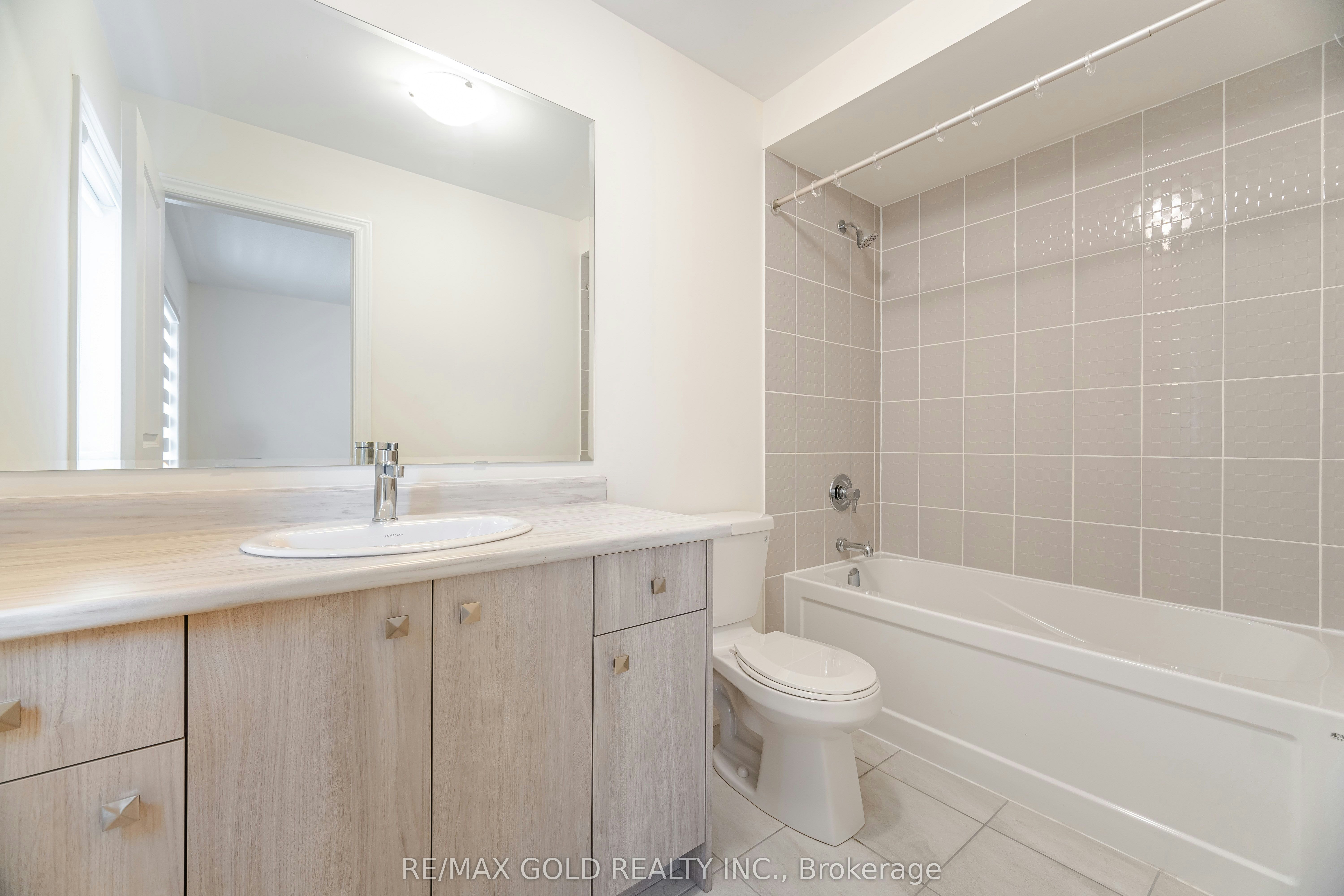 9 Kentledge Avenue, East Gwillimbury, ON, L9N 0V9 - 30